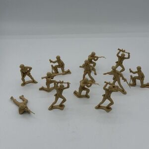 Lot Of 12 Tan Beige Plastic Army Men Toy Soldiers Military Figures
